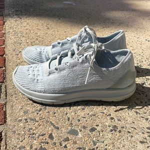 Women’s under Armour sneakers. Size 6.5. Lightweight, good condition.